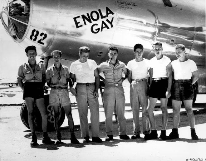 Bombardierul „Enola Gay”, vizat de „marea epurare” a lui Trump