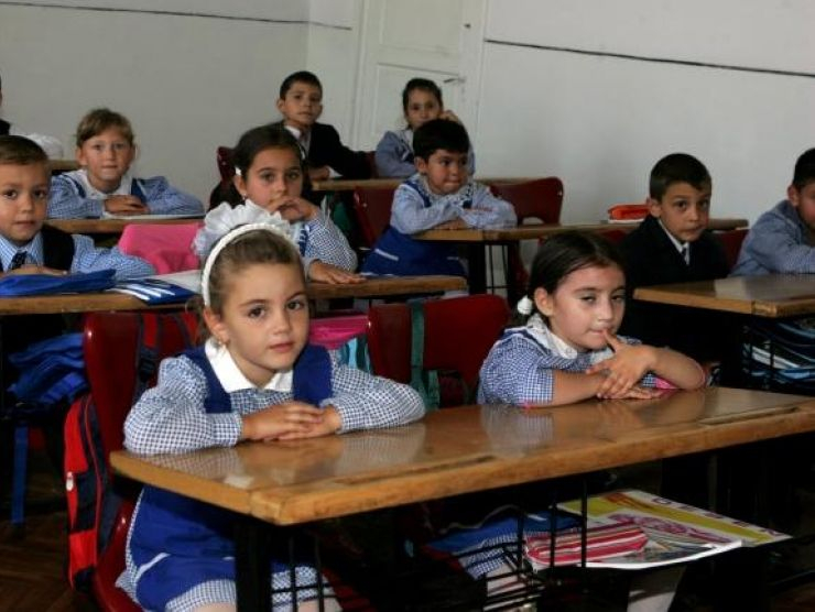 Rechizite și echipament sportiv pentru elevi