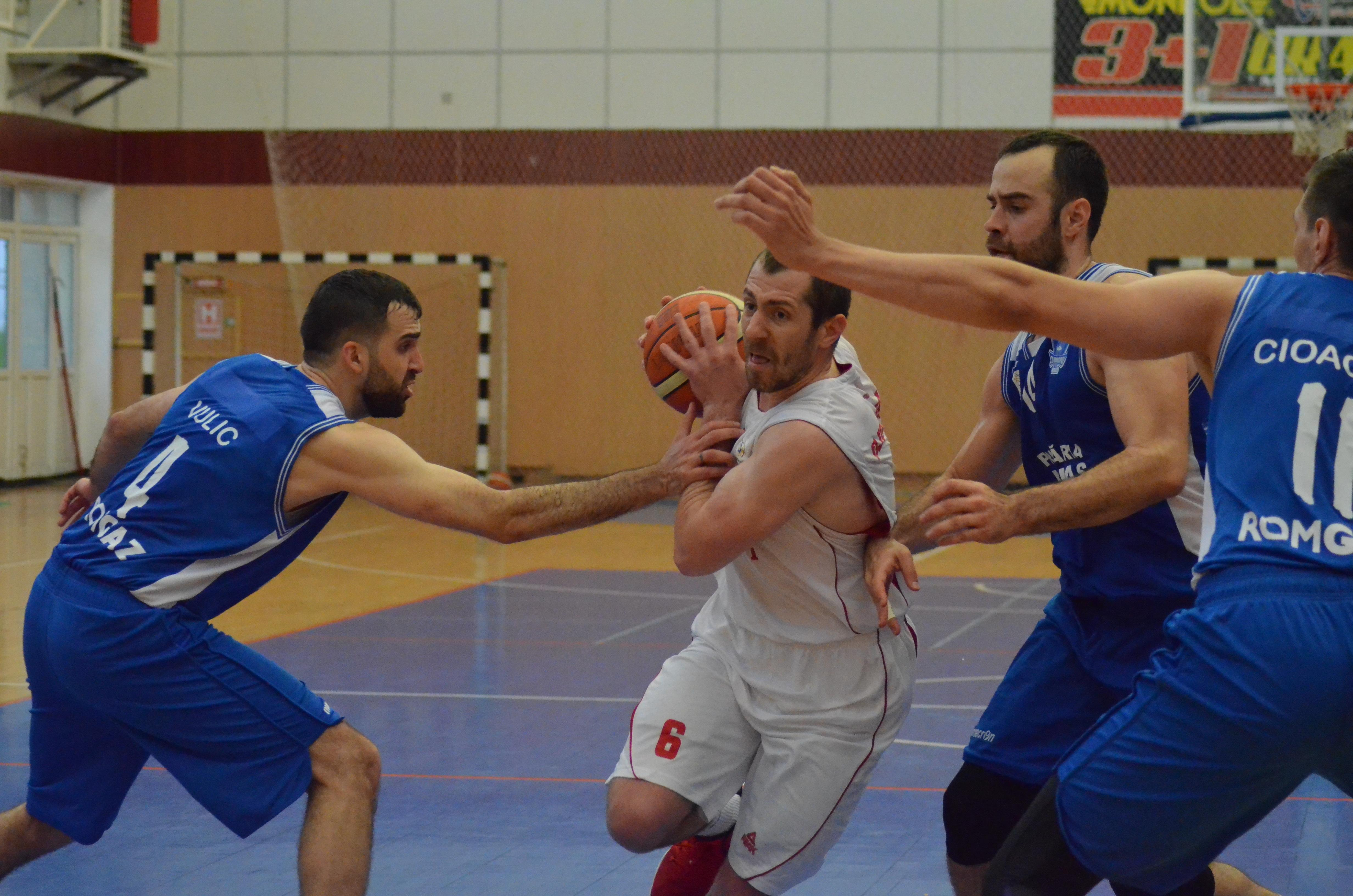 BASCHET. CSM Phoenix CSU joacă la Mediaș