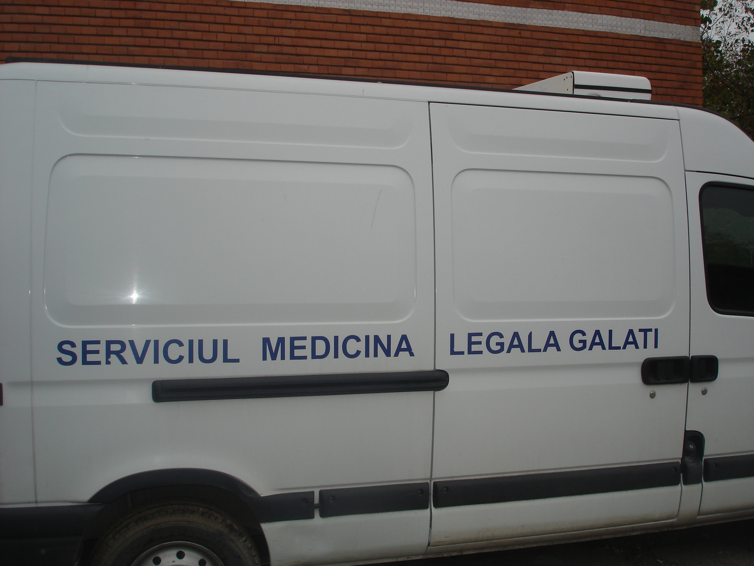 O femeia gravidă în luna a opta şi-a scăpat copilul în hazna