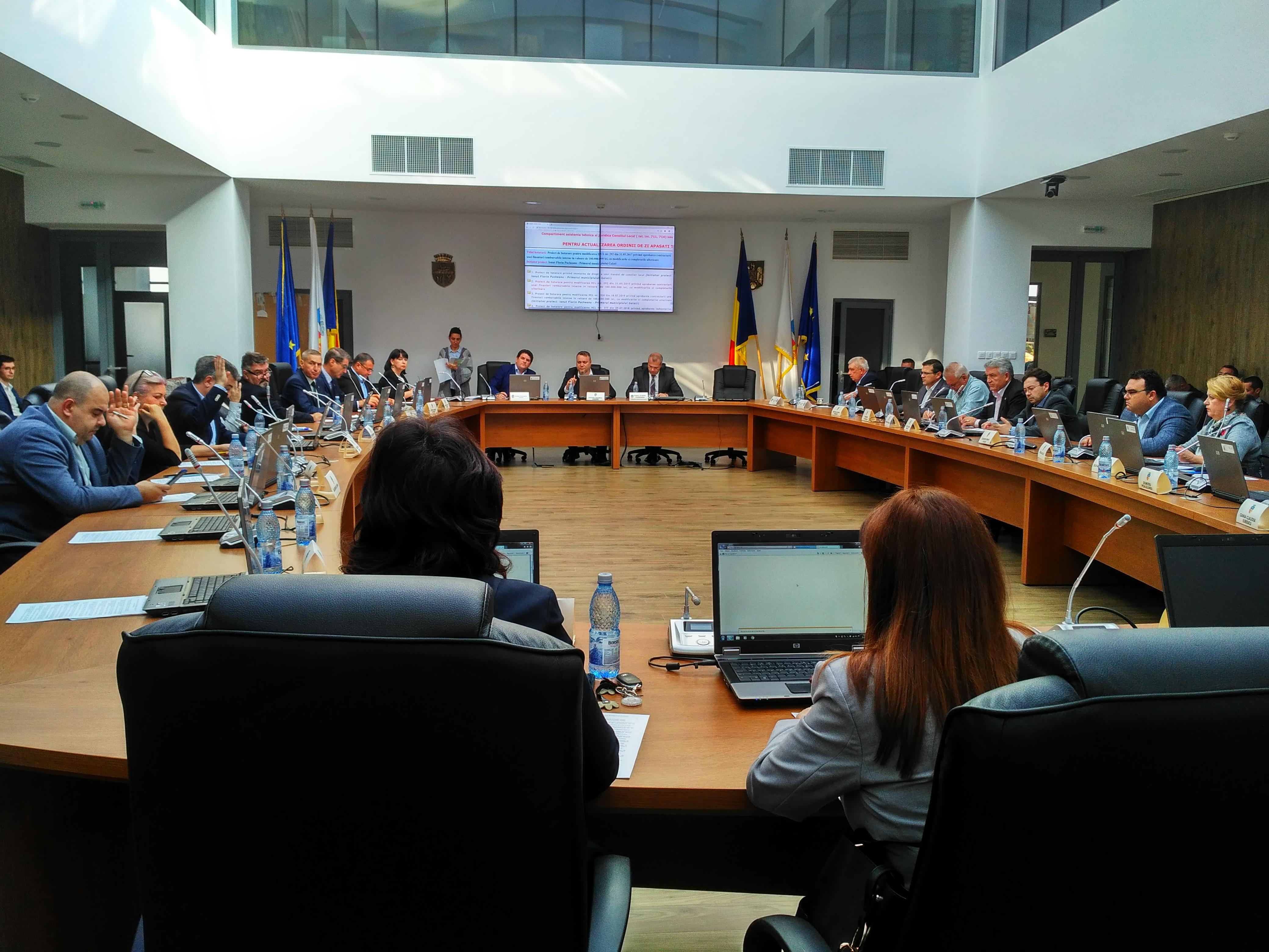 Ce fac autorităţile cu banii împrumutaţi pentru autobuze hibrid