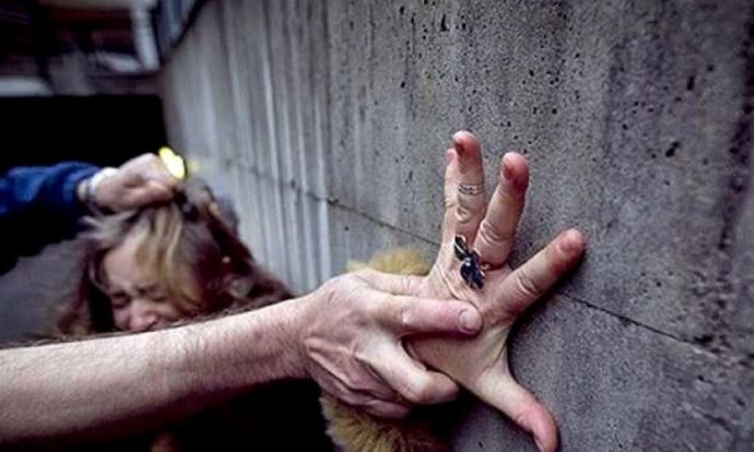 Adolescentul care a violat o minoră în mall a fost arestat