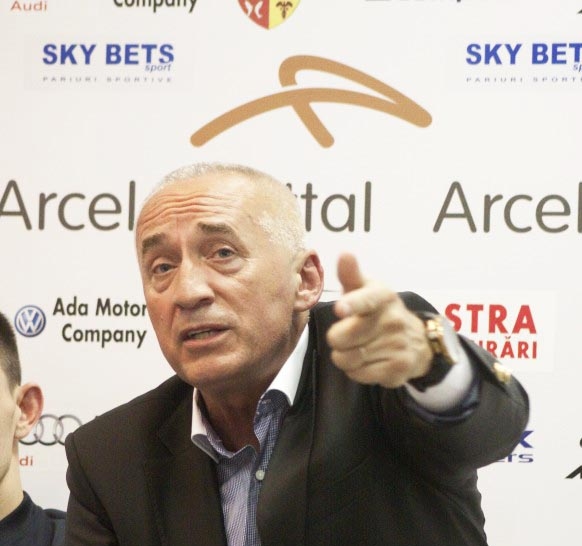 Marius Stan contraatacă în meciul cu acţionarii: „Luaţi labele de pe Oţelul”