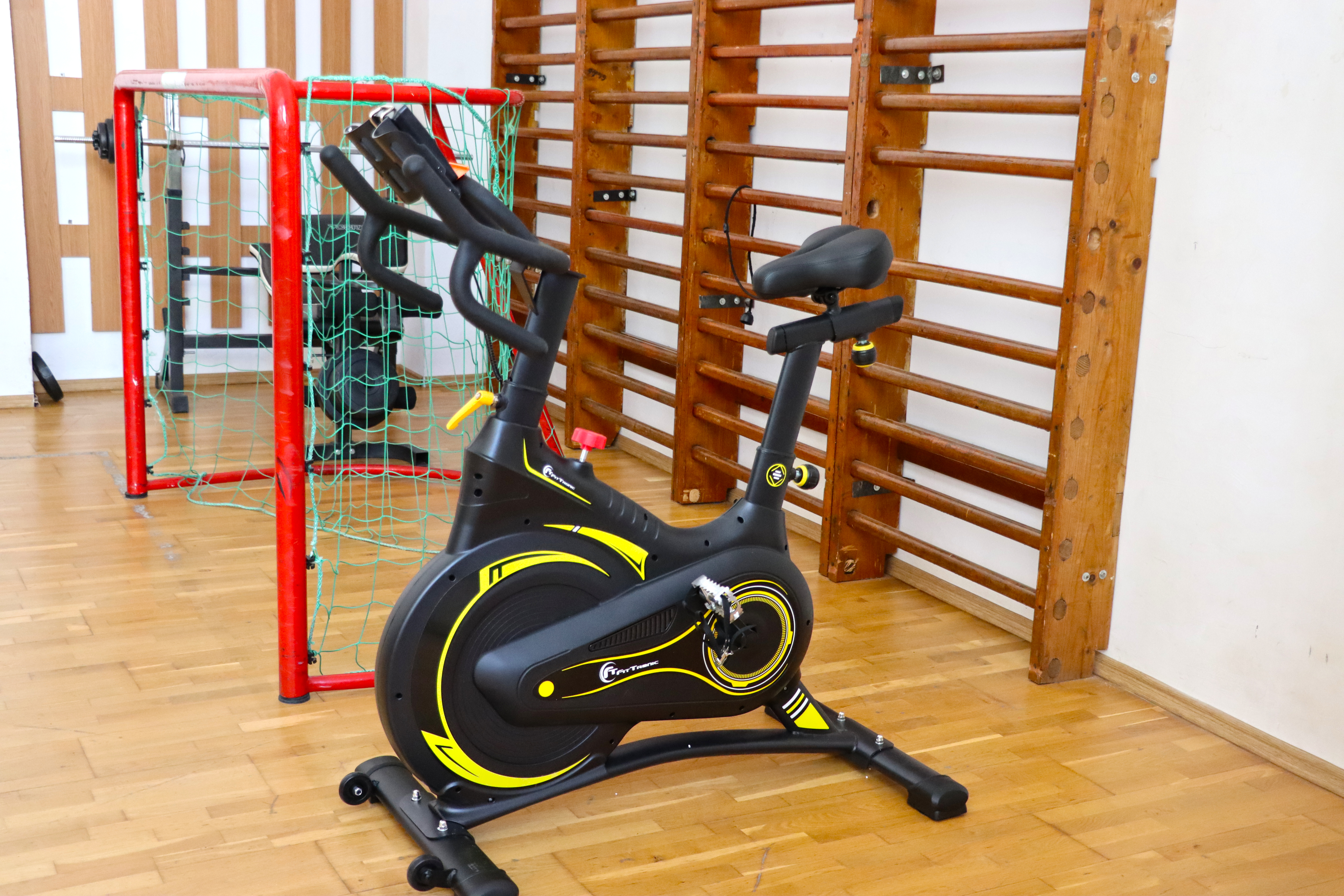 Echipamente sportive performante, pentru cluburile școlare sportive și școlile speciale din județ