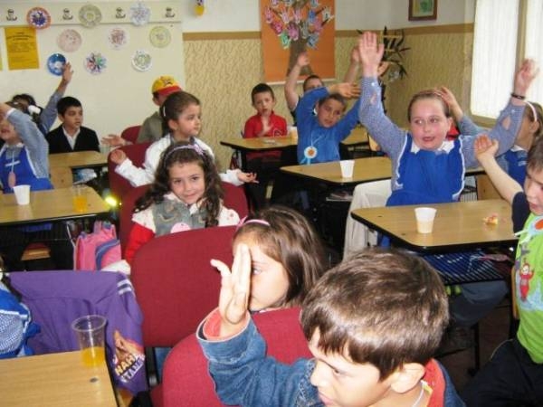 Se încheie vacanţa. Peste 90.000 elevi şi preşcolari din Galaţi se întorc la şcoală