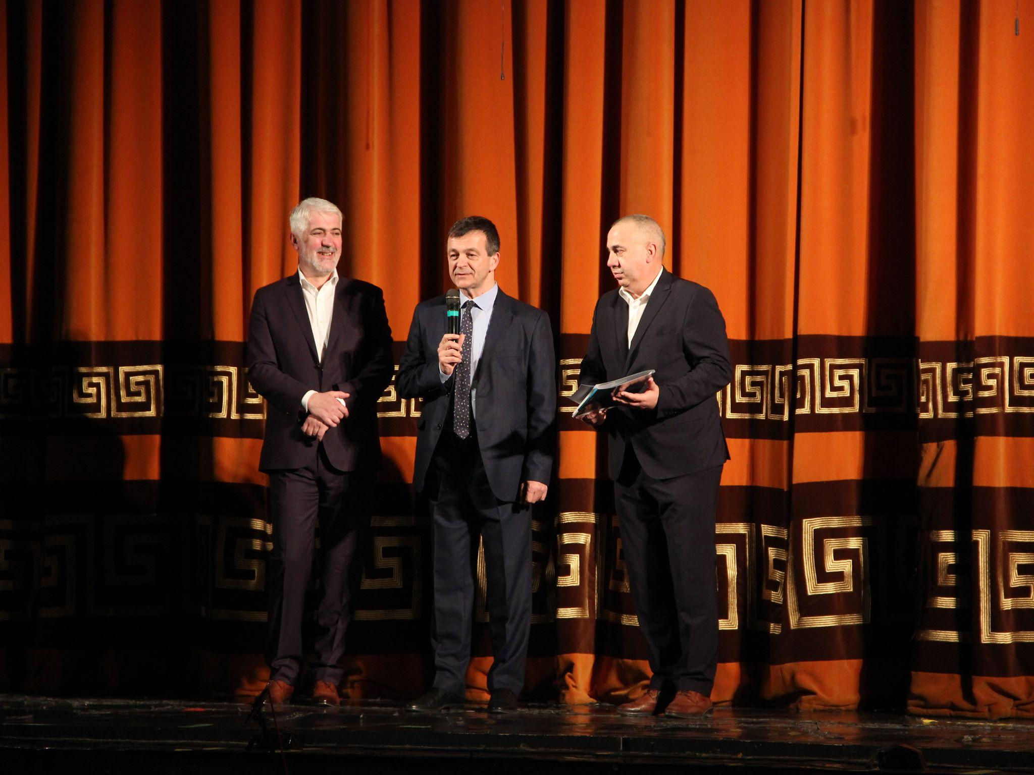 Un spectacol dedicat directorilor şcolilor gălăţene