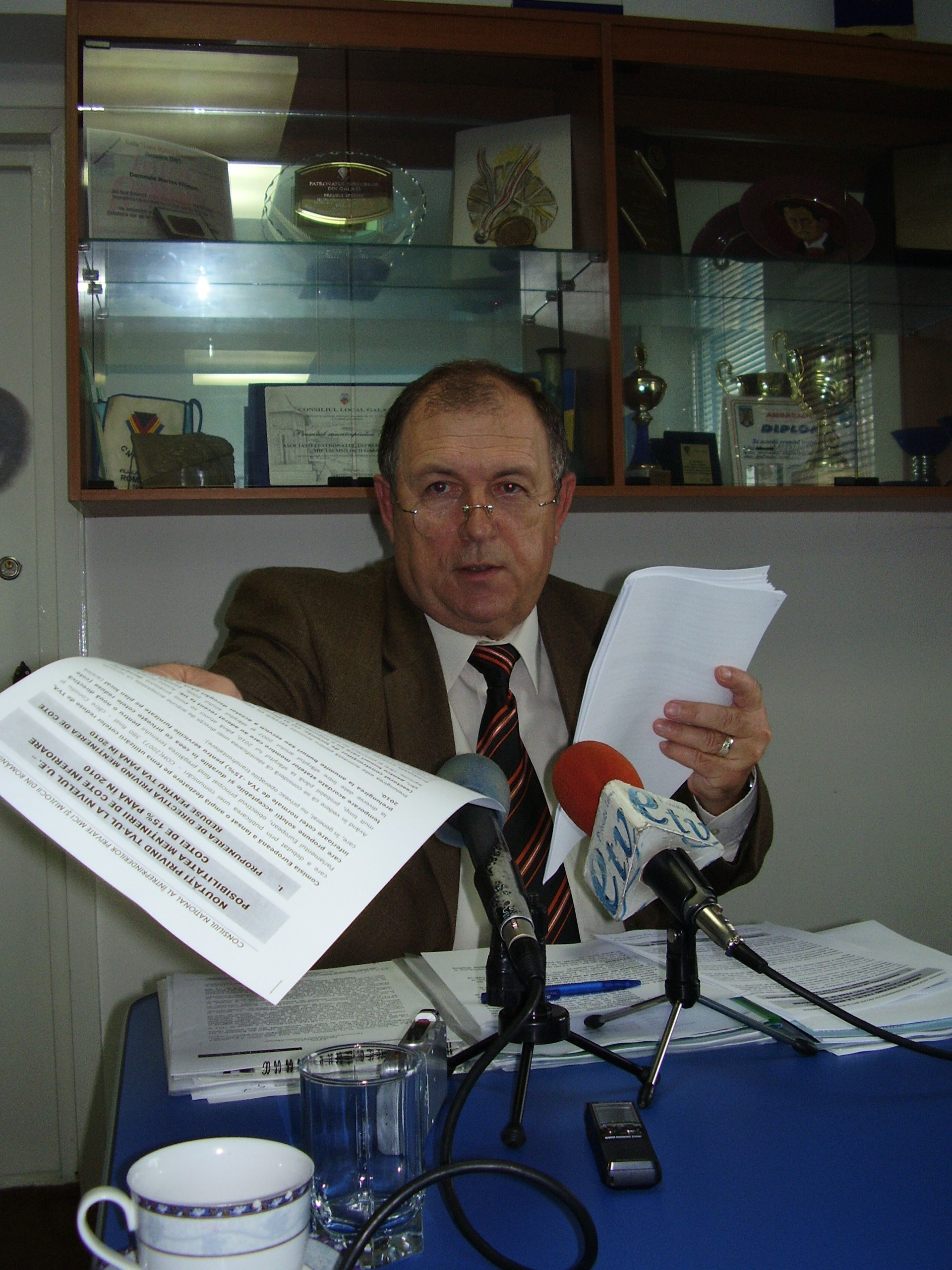 Dialogul social al surzilor  - Patronatele, faţă în faţă cu investiţiile locale