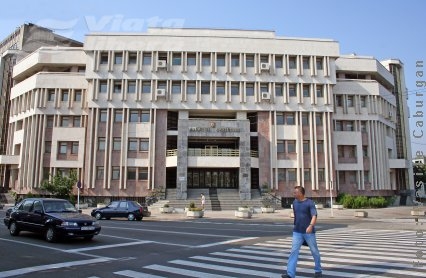 Reîncepe activitatea la instanţe