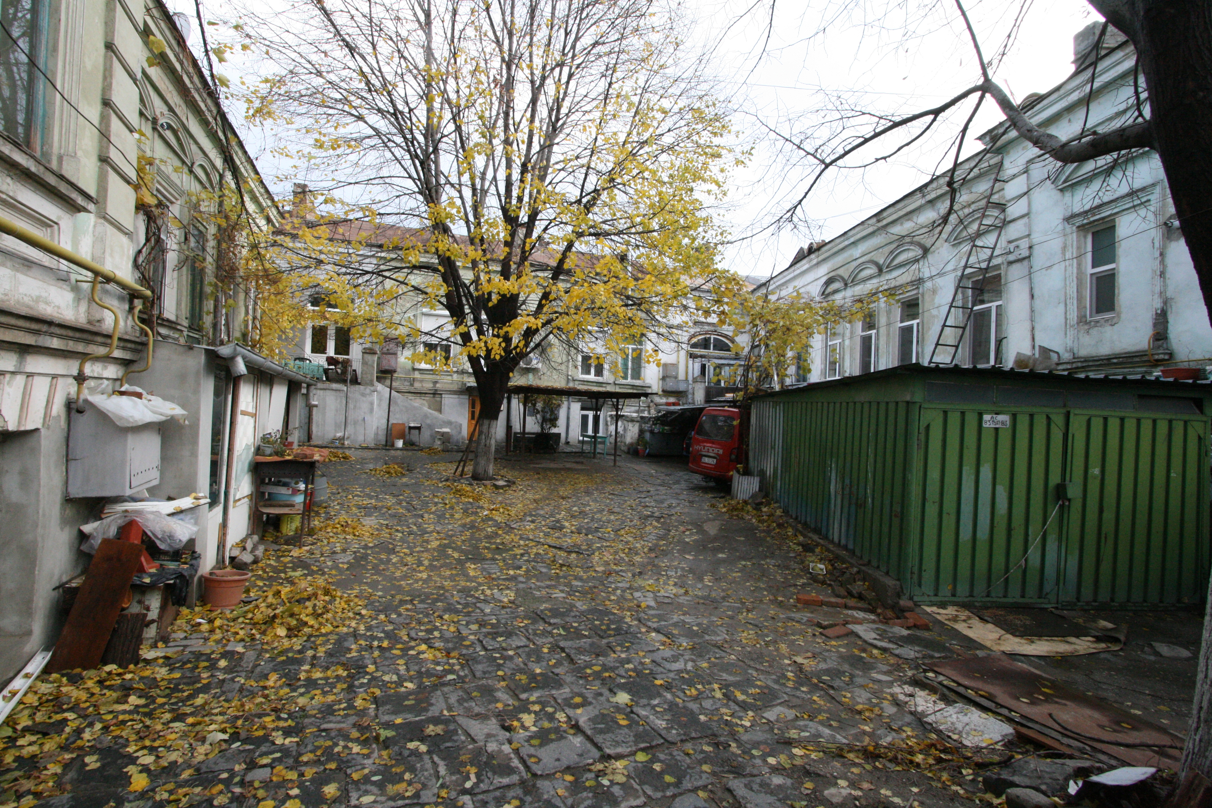 Campanie VL - Case care mor: Portului nr. 5 - han, casă de toleranţă sau consulat