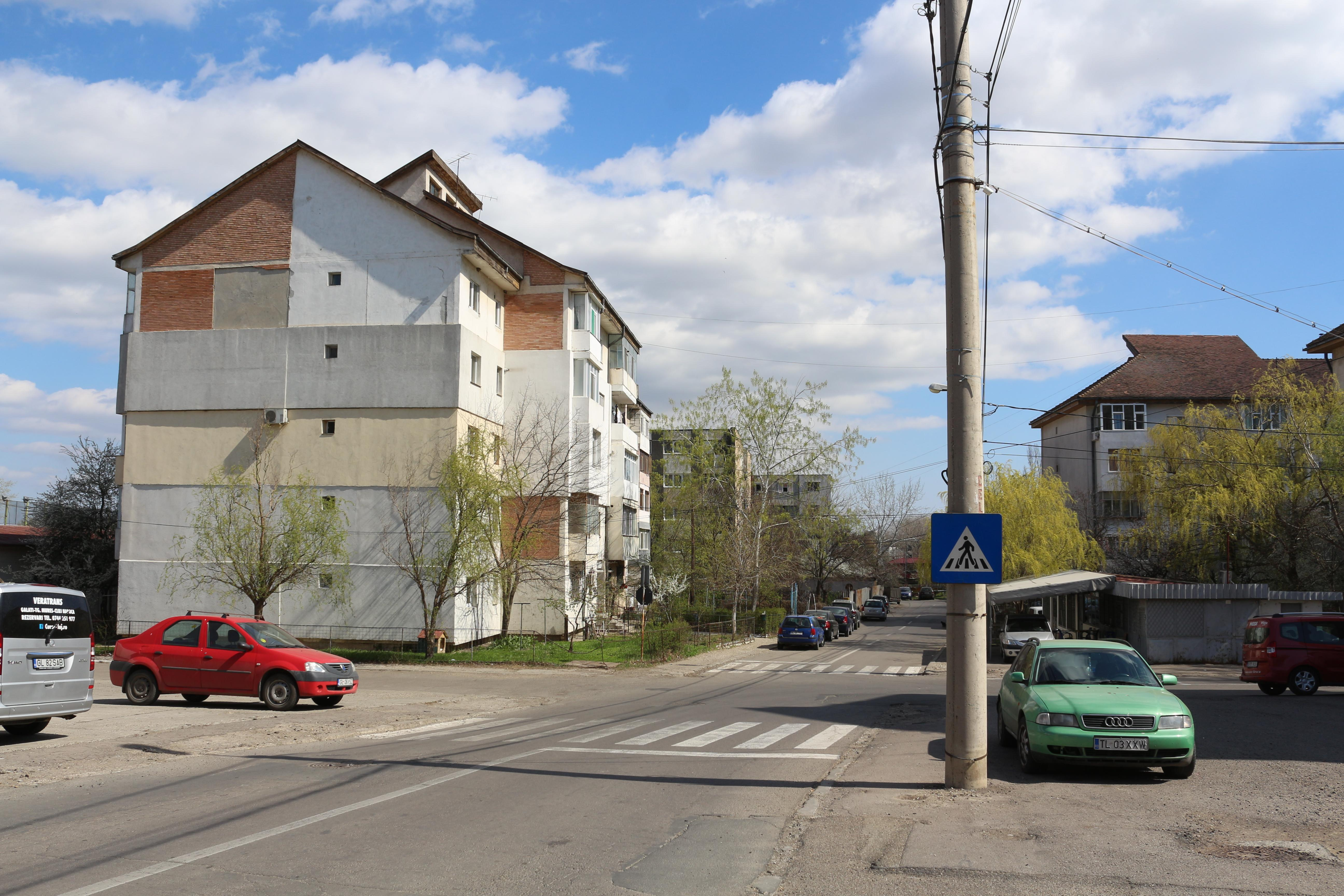 Pericol crescut de accidente într-o intersecţie din Galaţi