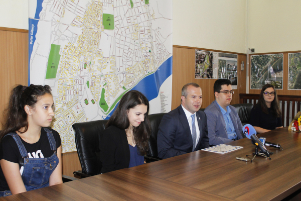UPDATE | Elevii de 10 ai Galaţiului, PREMIAȚI de Primărie