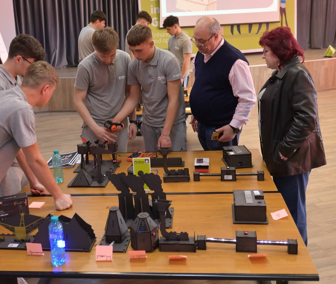 Zeci de elevi gălățeni, inițiați în tehnologiile din siderurgie