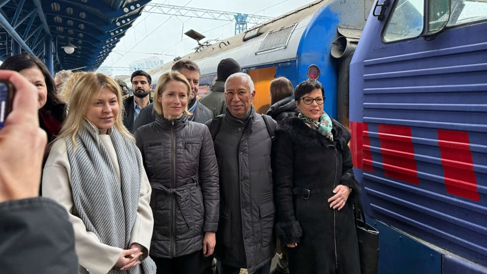 Oficiali europeni, vizită simbolică la Kiev