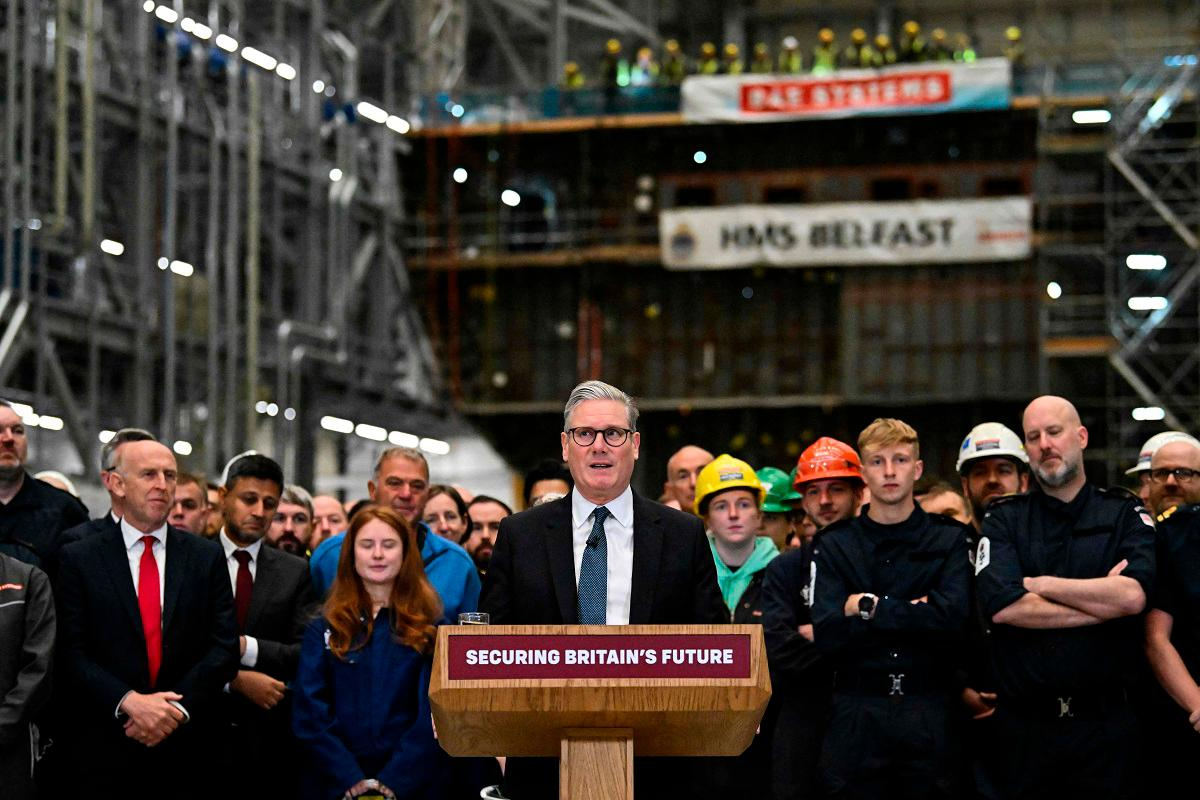 Marea Britanie își extinde flota de submarine nucleare