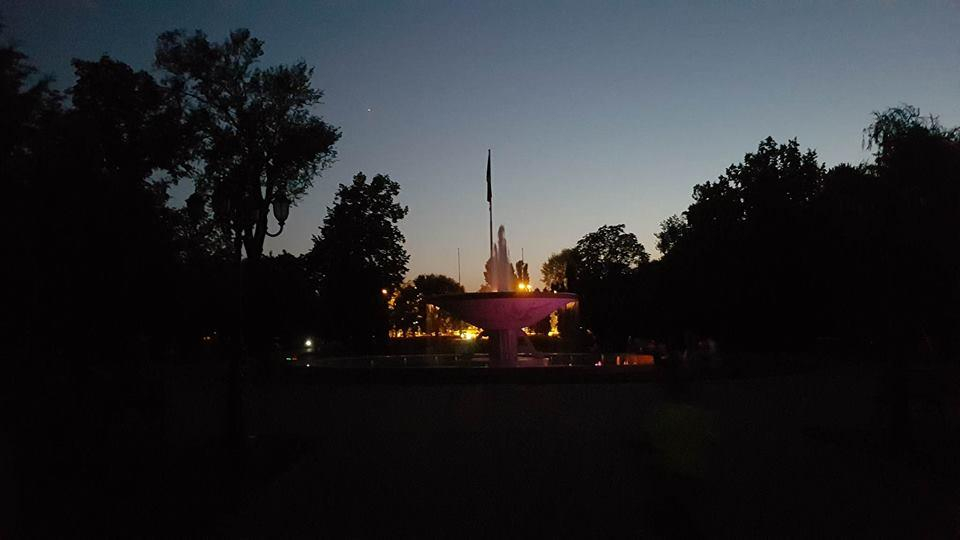 Grădina Publică din Galați, ascunsă în ÎNTUNERIC, ”e locul ideal pentru furturi sau violuri”