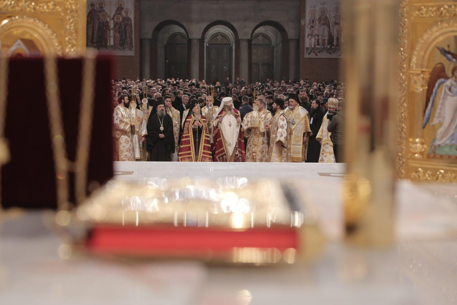 Catedrala Mântuirii Neamului a fost sfințită. Zeci de mii de credincioși au participat la ceremonia religioasă