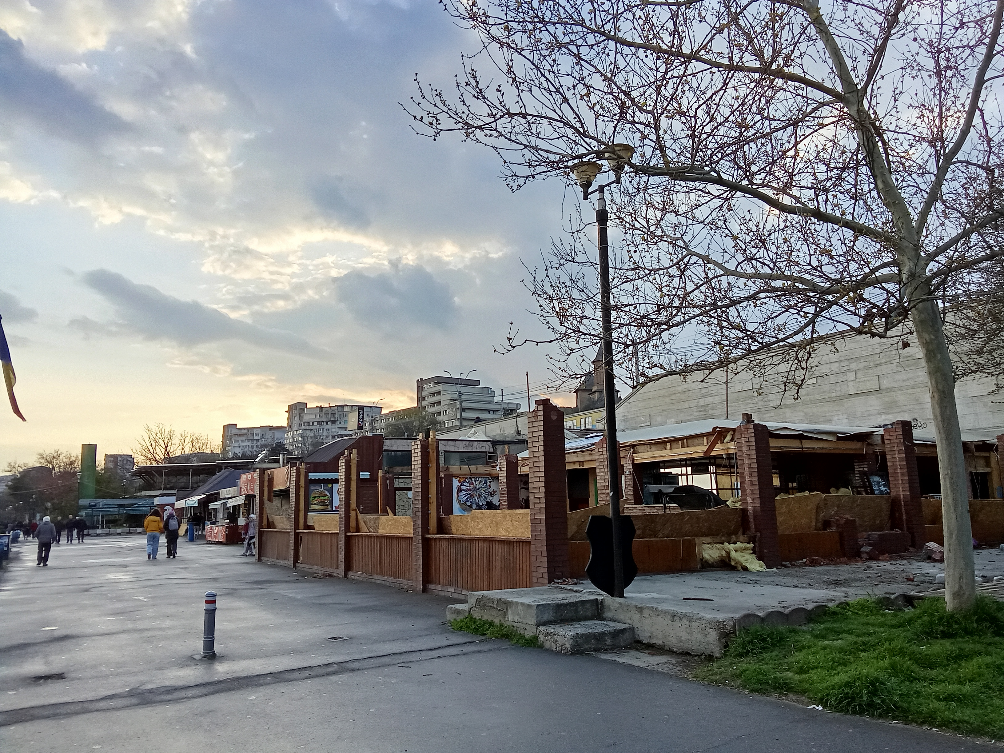 Acorduri cu agenţi economici pentru modernizarea Falezei, între demolări şi procese