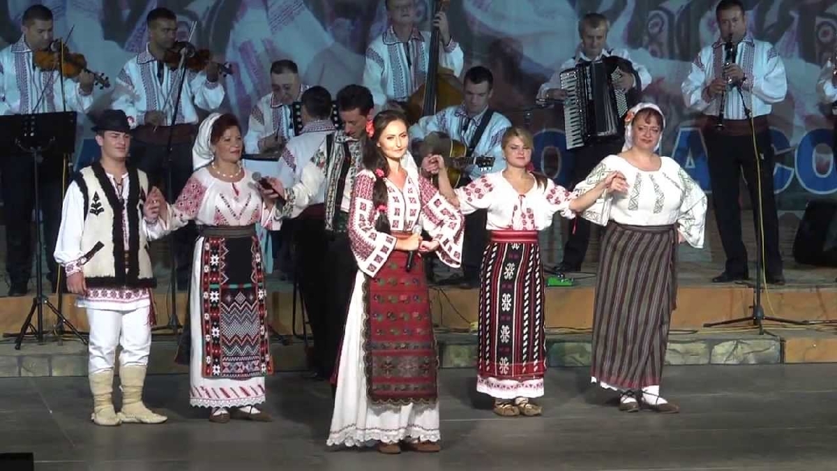 SPECTACOL FOLCLORIC la Casa de Cultură a Sindicatelor: "Asta-i nuntă din bătrâni"