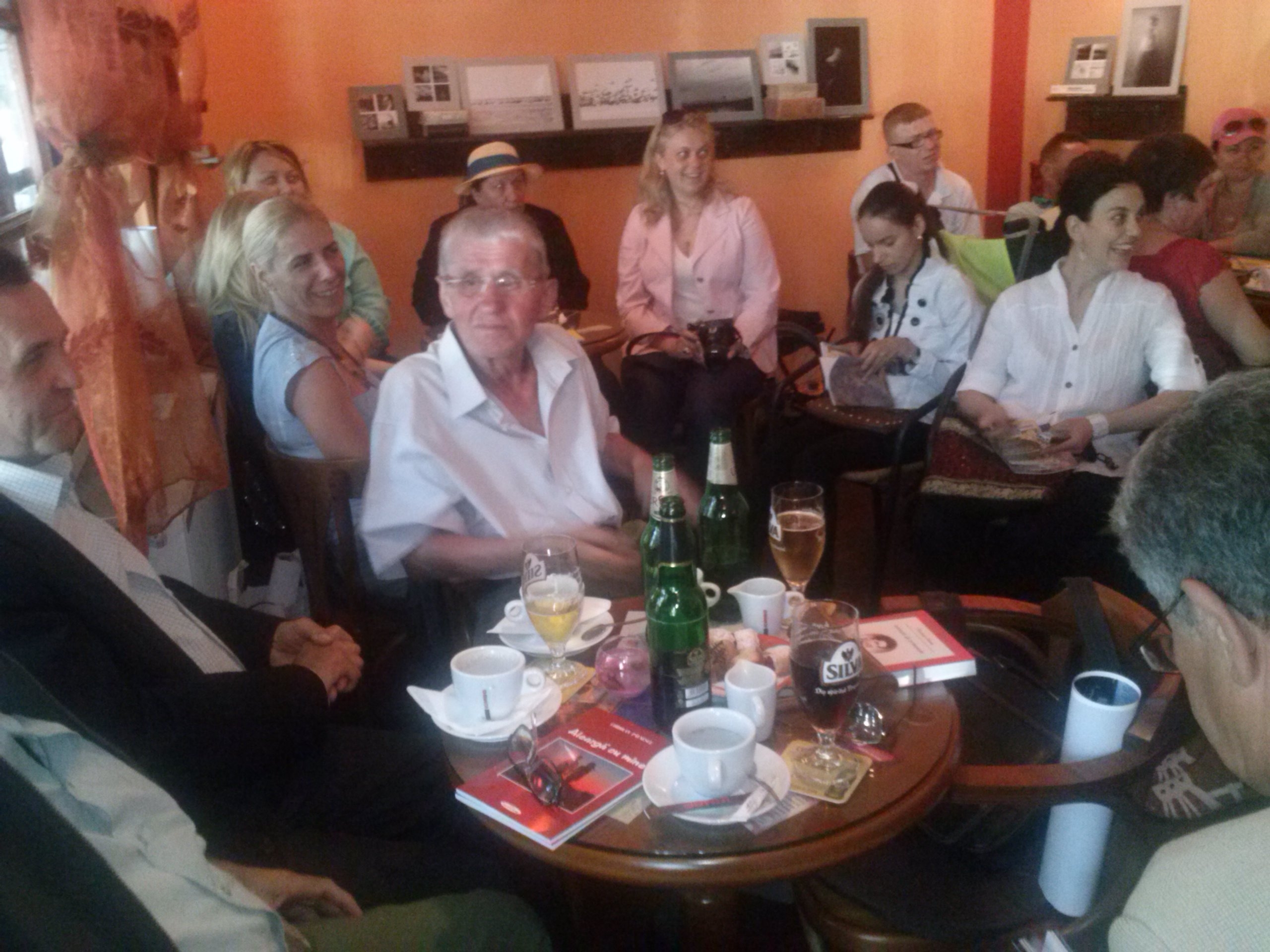 Versurile păcii: Seară de poezie la Paris Café