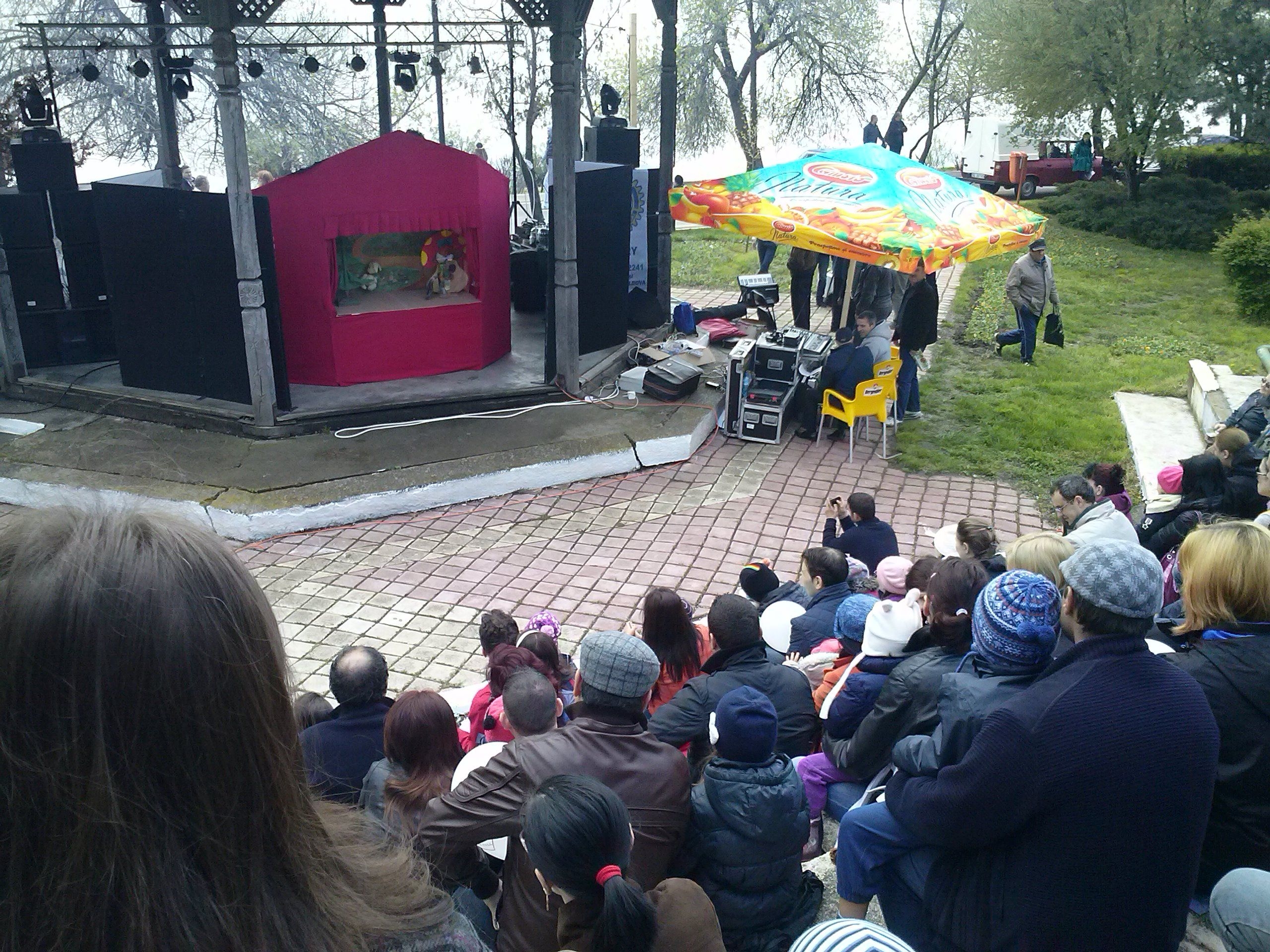 Un spectacol şi două scene: „Scufiţa roşie”, pe Faleză