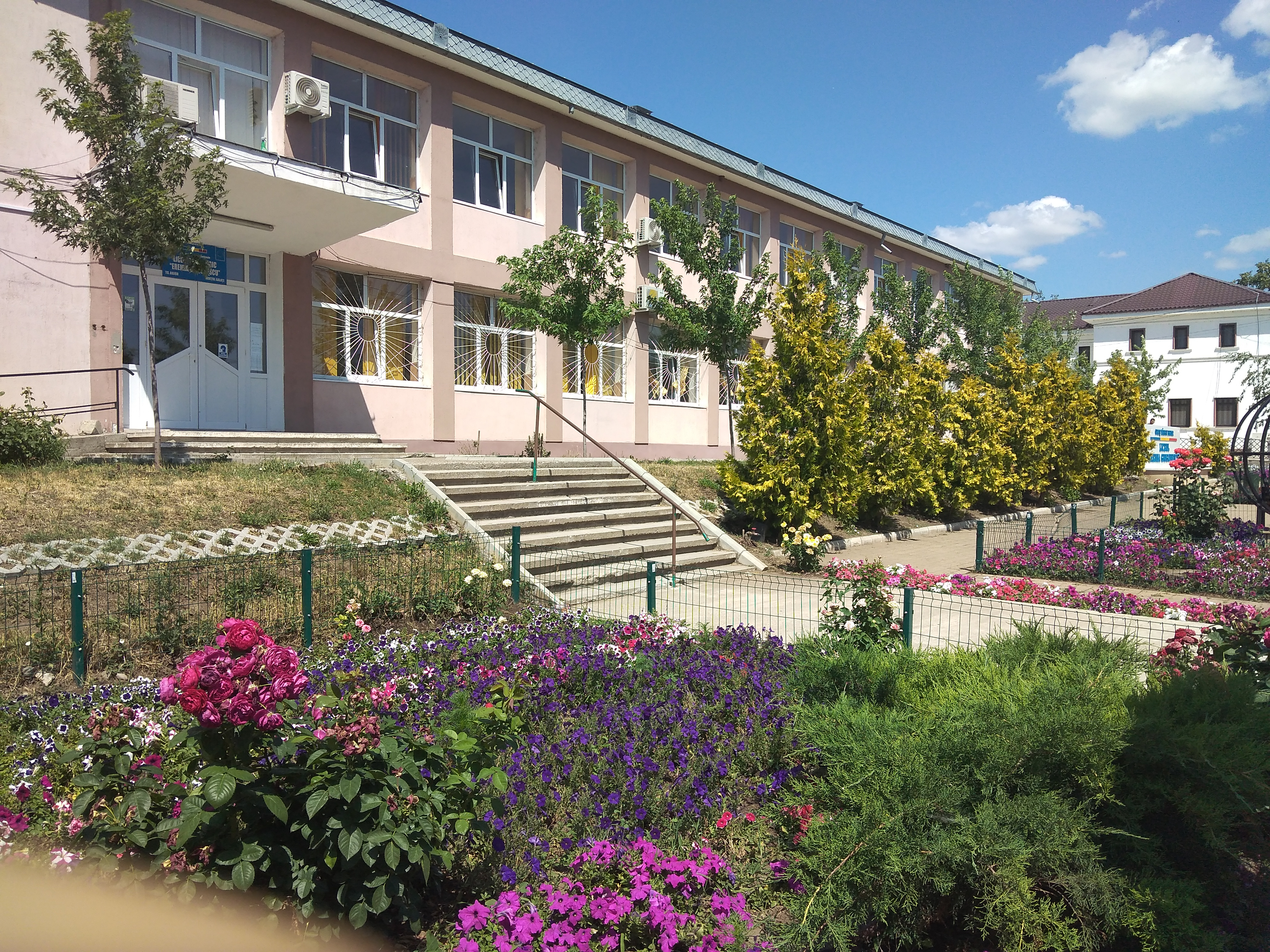 Când va avea liceul din Târgu Bujor sală de sport