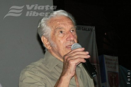 Sergiu Nicolaescu, primit cu aplauze la Galaţi