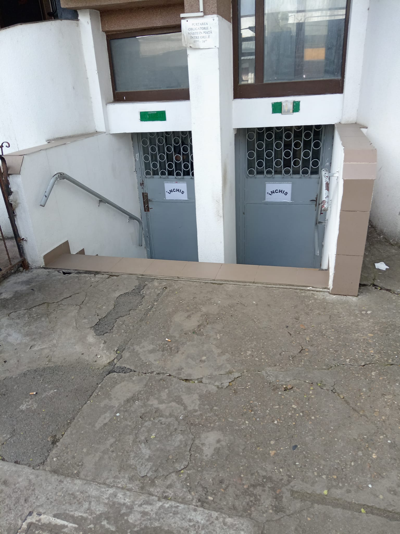 Oraș cu pretenții, dar fără WC-uri. Modern pe hârtie, primitiv la ”nevoie”