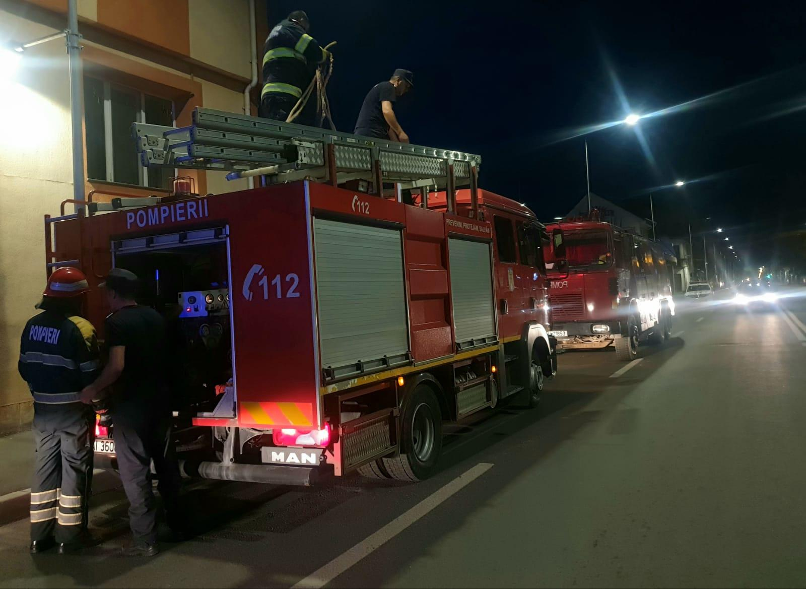 O țigară le-a distrus două camere din casă