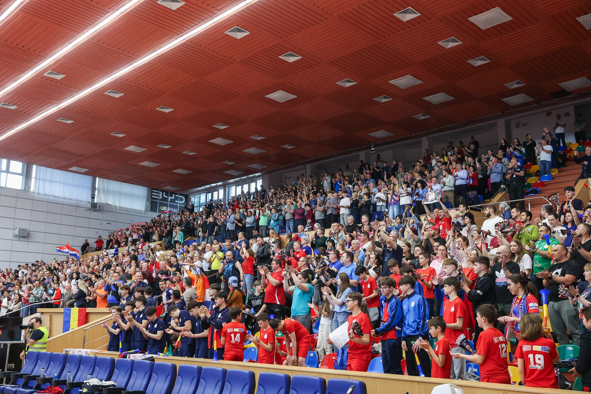 Suporterii gălățeni, atmosferă de vis în Sala Sporturilor