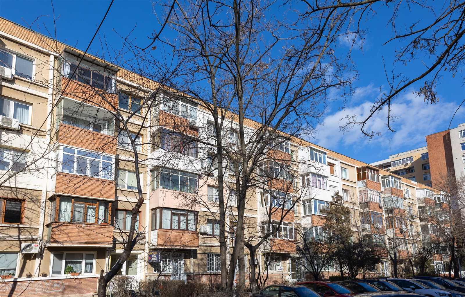 Șapte contracte semnate pentru renovarea unor blocuri