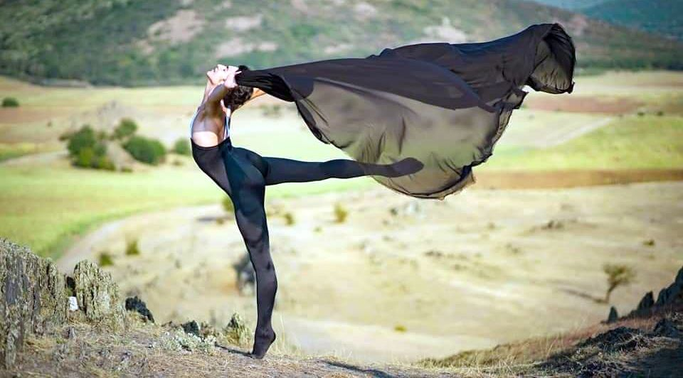 Elev gălăţean, premiat la competiţii internaţionale de balet. Din pandemie se iese în paşi de dans. (FOTO și VIDEO)