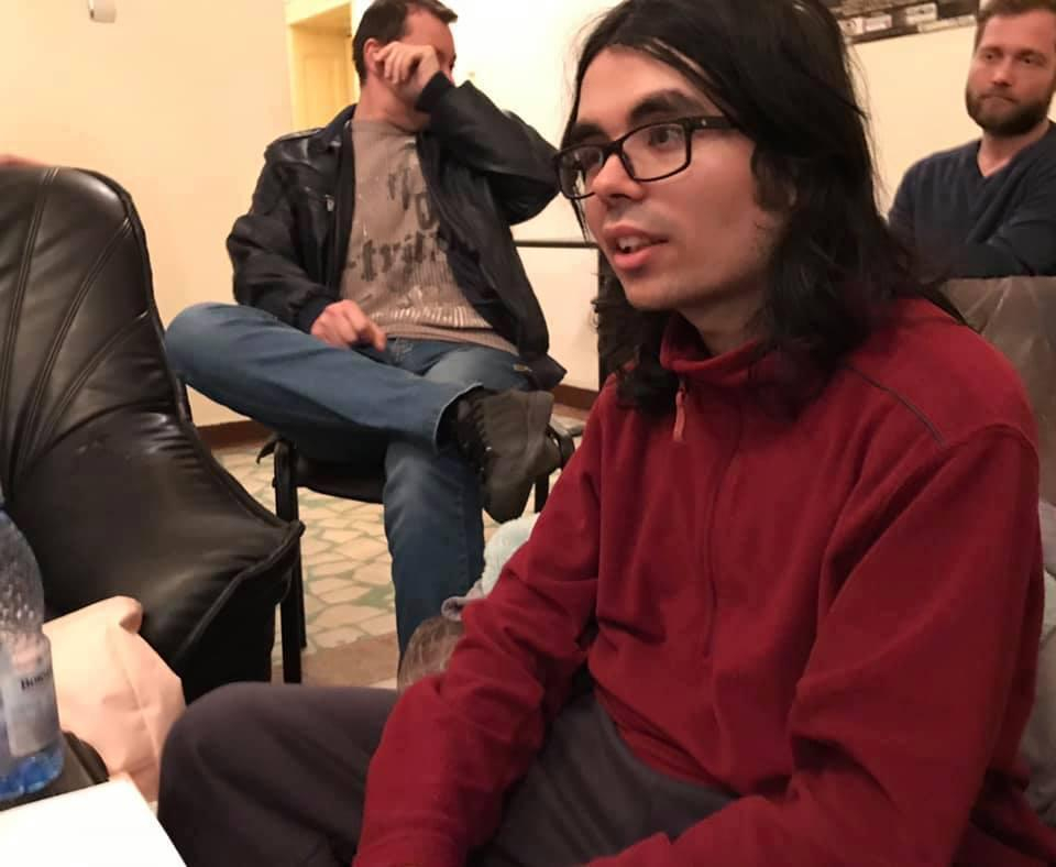 CRONICĂ DE CENACLU | Jumătate suntem noduri, restul suntem semne