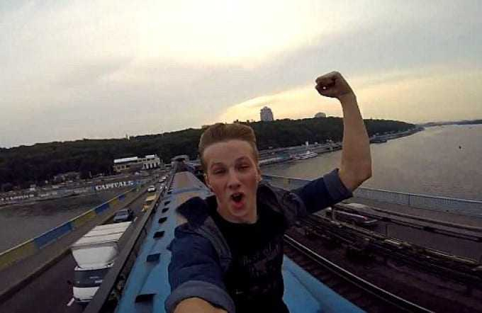 Copii mutilaţi după ce îşi fac selfie-uri pe trenuri