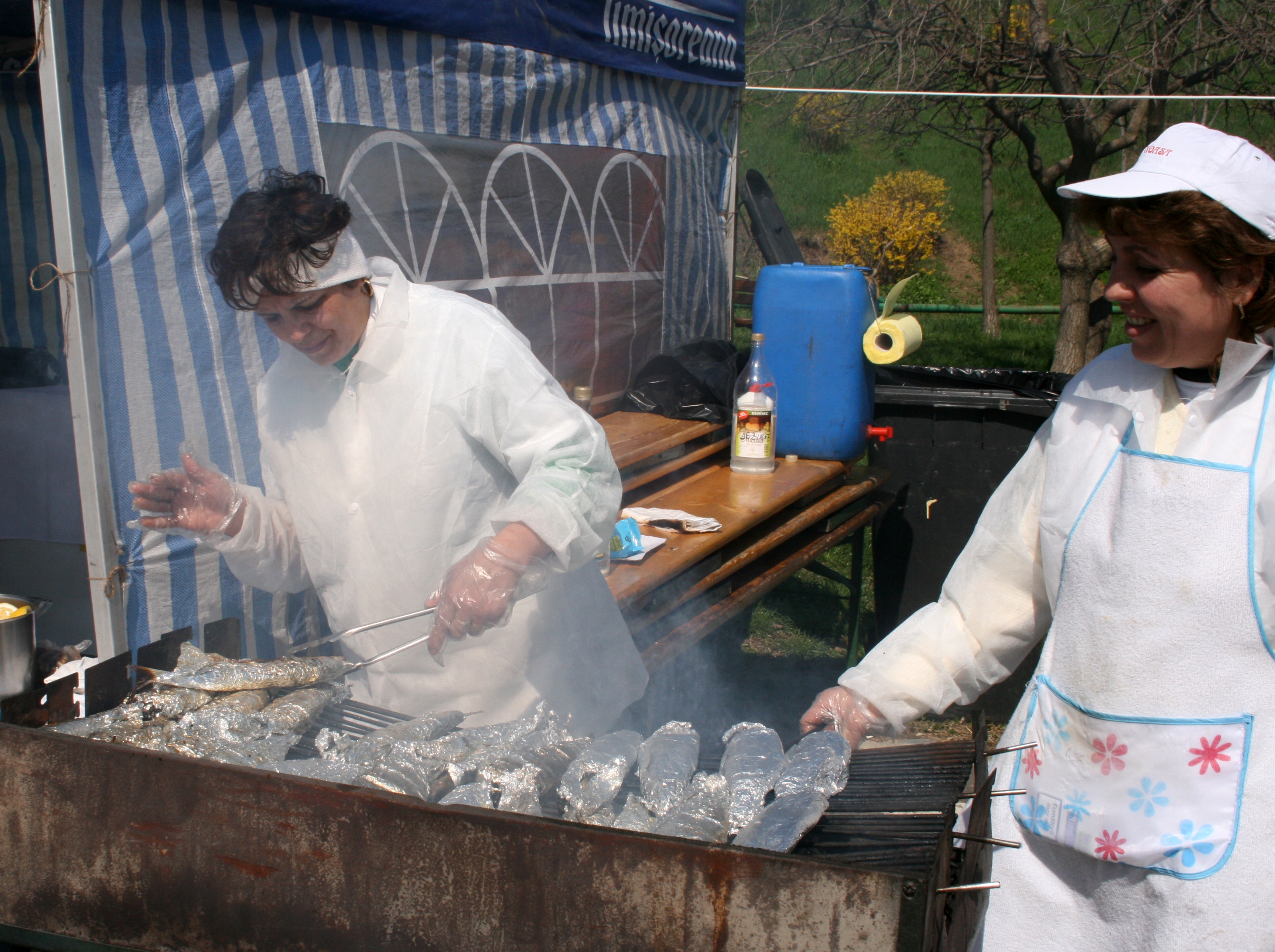 Distracţie de Florii - Scrumbia pe grătare