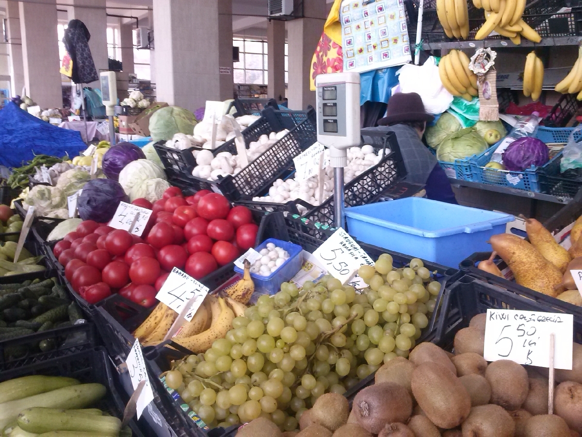 MERCURIALUL SĂPTĂMÂNII/ Cât costă crudităţile de sezon în Piaţa Mare