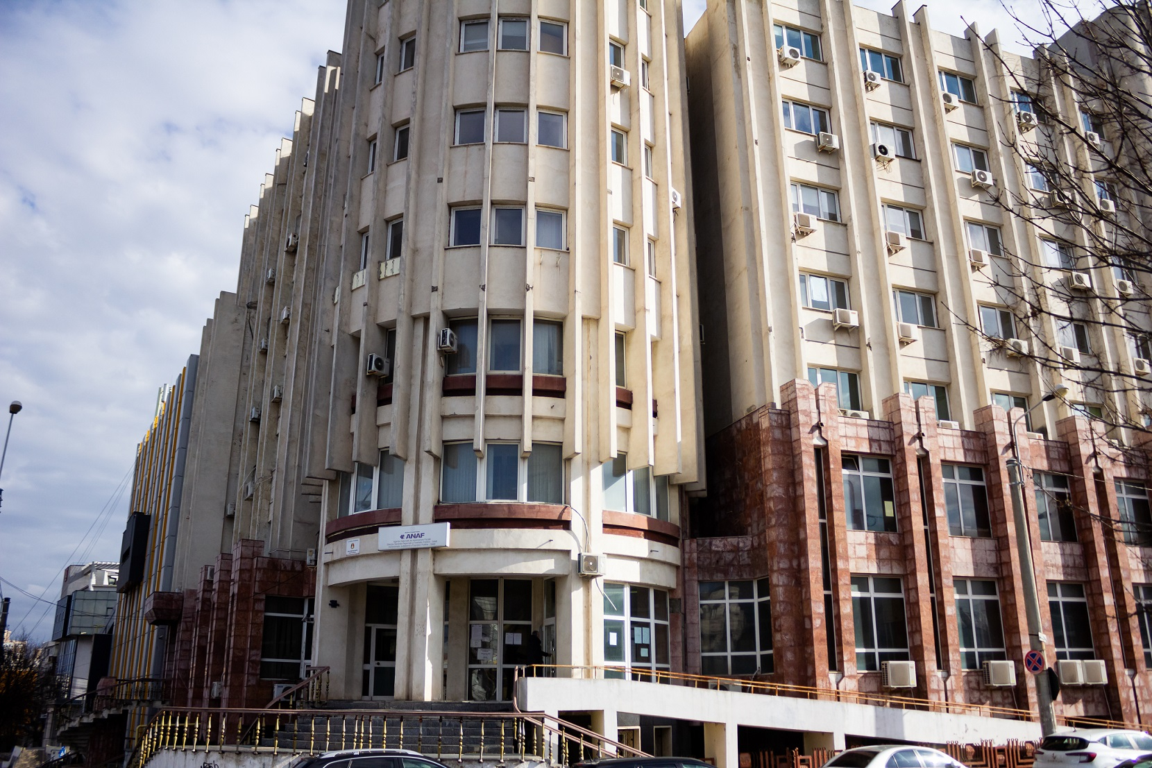 Alarmă-test cu evacuarea personalului, la sediul Finanțelor