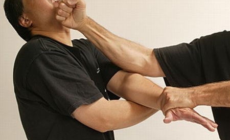 Un om al străzii a fost omorât la Fileşti 