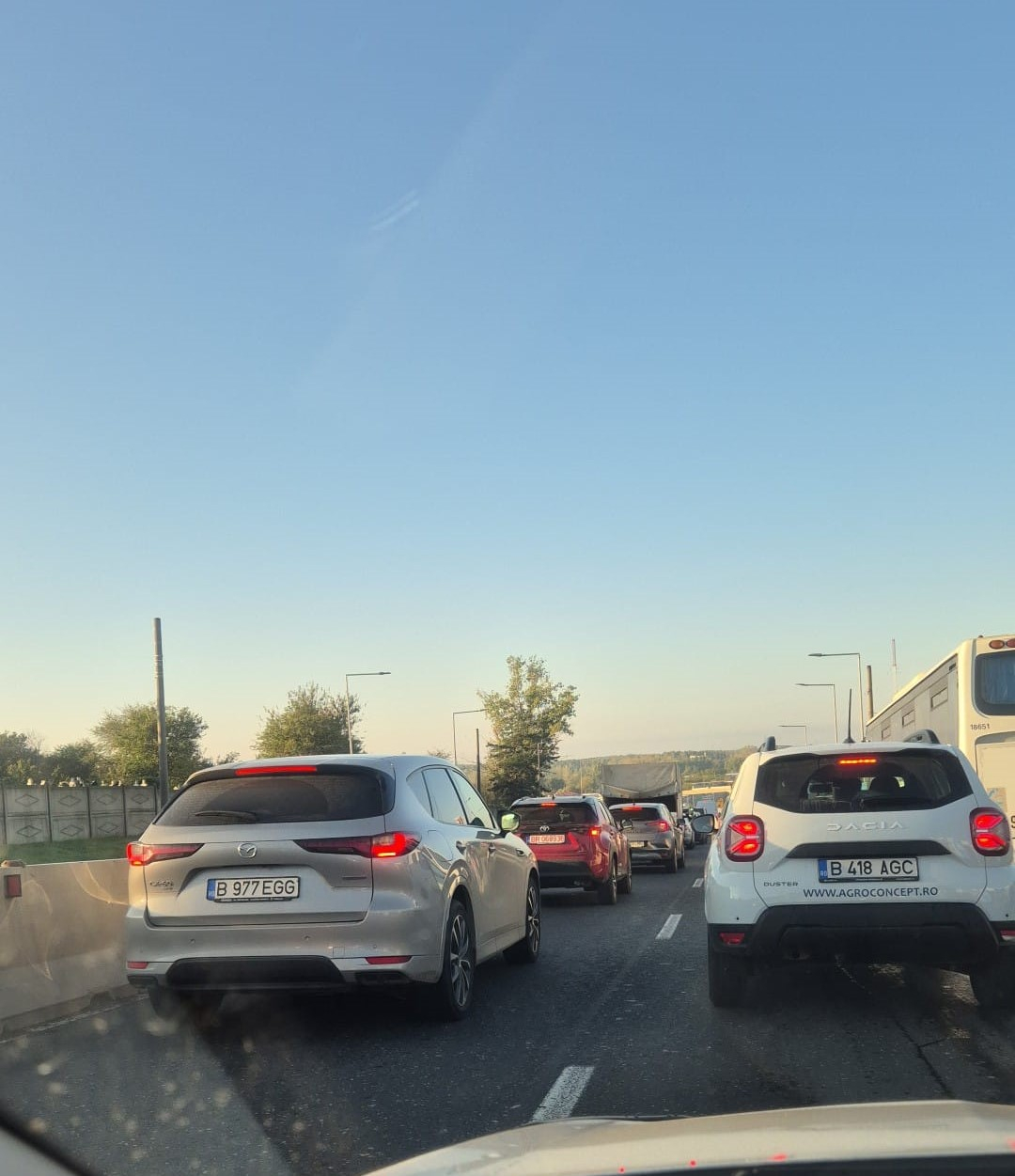 Accident grav la ieșirea din Galați. Două surori au fost lovite de mașină