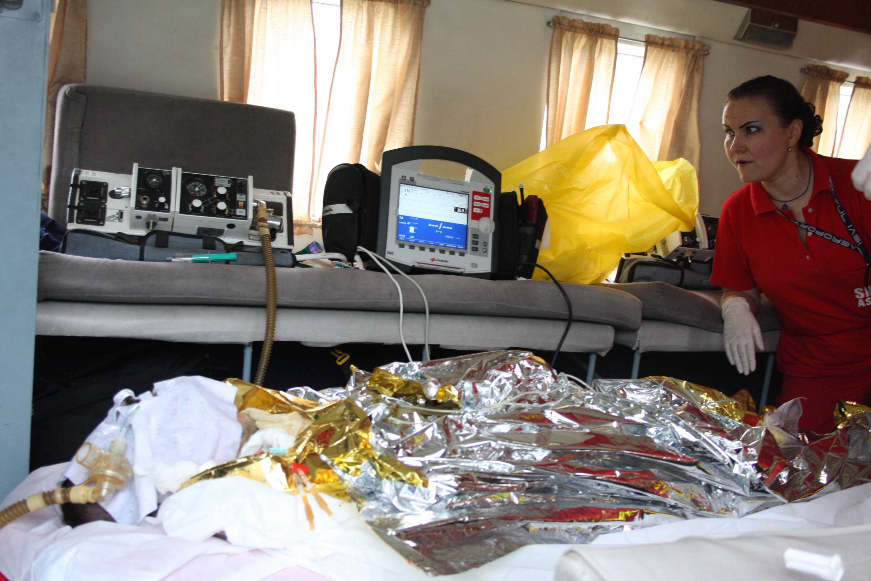 Trei persoane au fost rănite grav în urma unei explozii! Una dintre victime e în stare critică la Bucureşti