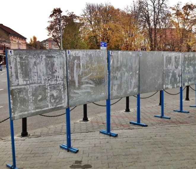 În campania electorală: Afişajul stradal, doar cu avizul primarului