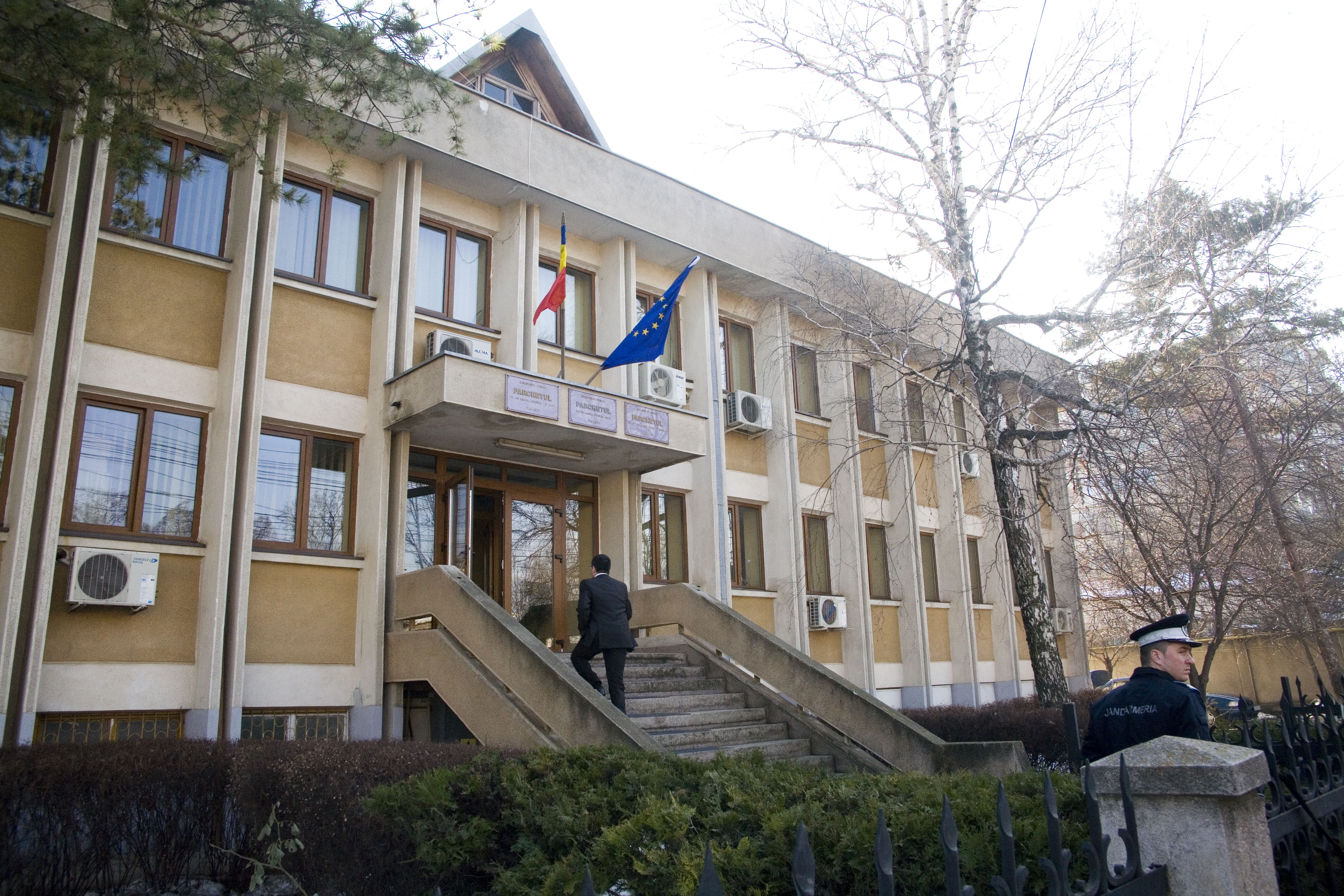 Porţi deschise la parchetele gălăţene de Ziua Europeană a Justiţiei 