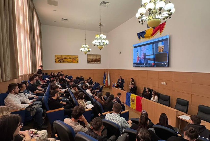 „Trebuie să ieșim cu toții la vot și să ne decidem viitorul!”, cred tinerii basarabeni despre referendumul privind aderarea la UE