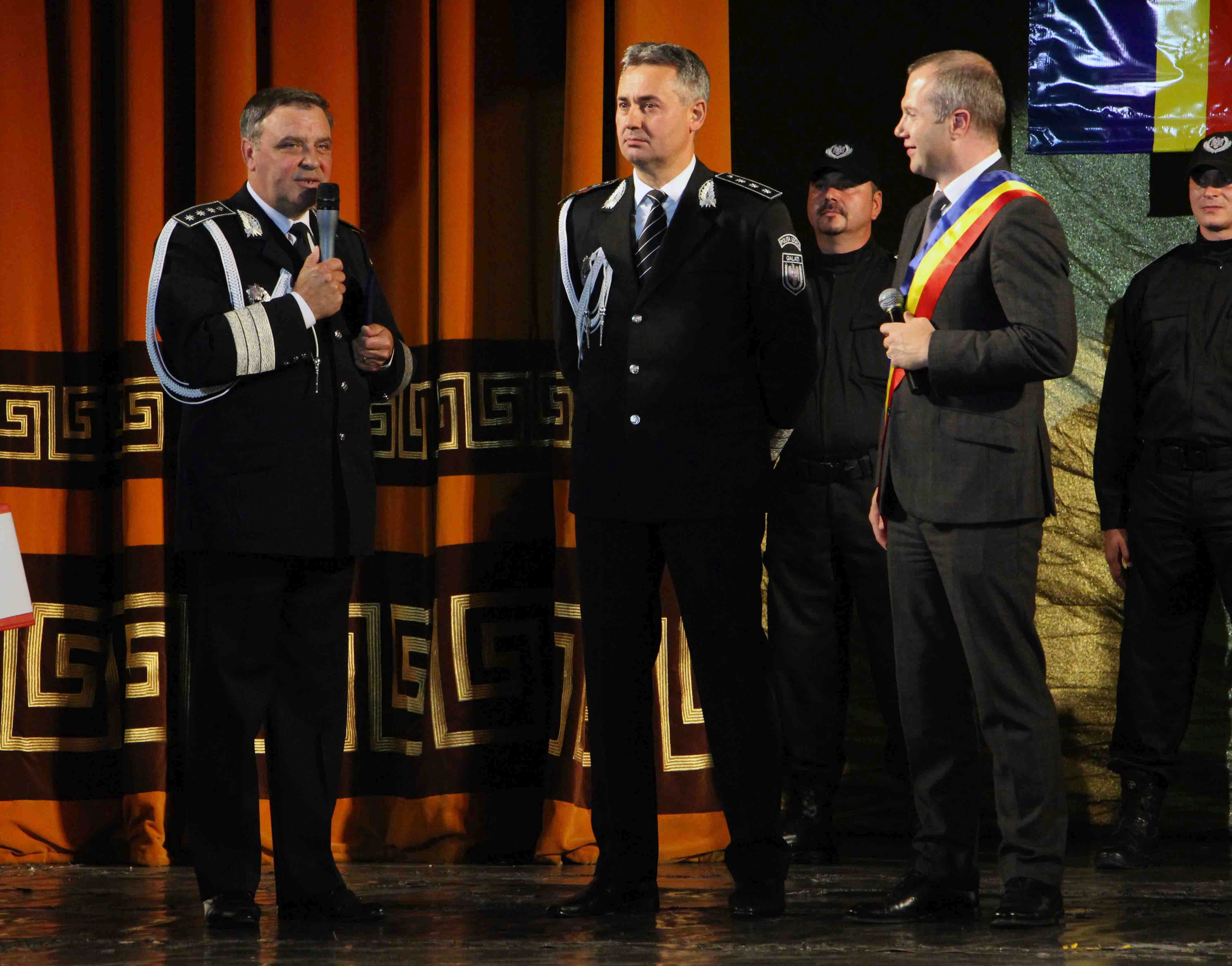 Avansări şi diplome de merit de Ziua Poliţiei Locale