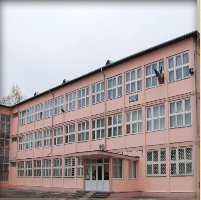 La mai puţin de trei elevi bolnavi, se reiau cursurile fizic