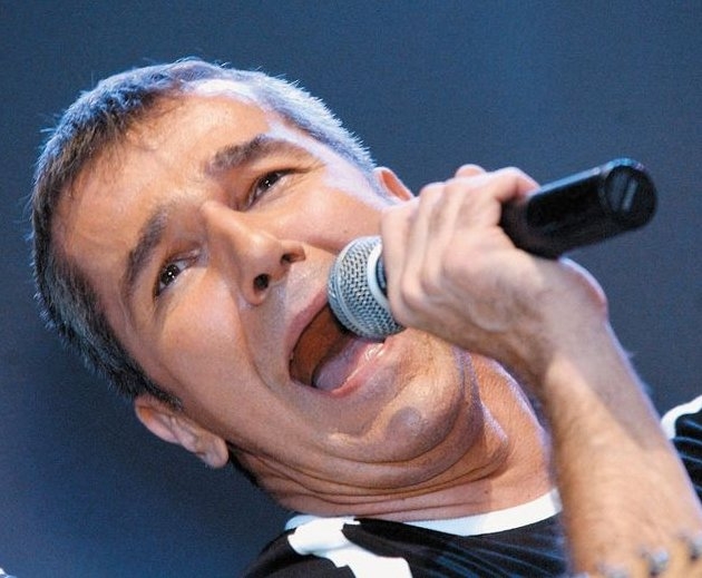 Solistul Dan Bittman a ajuns din nou pe masa de operaţie 