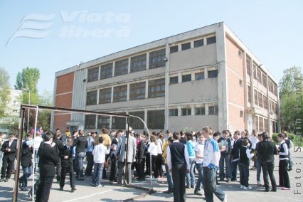 Recreaţie cu bombă la Şcoala 31