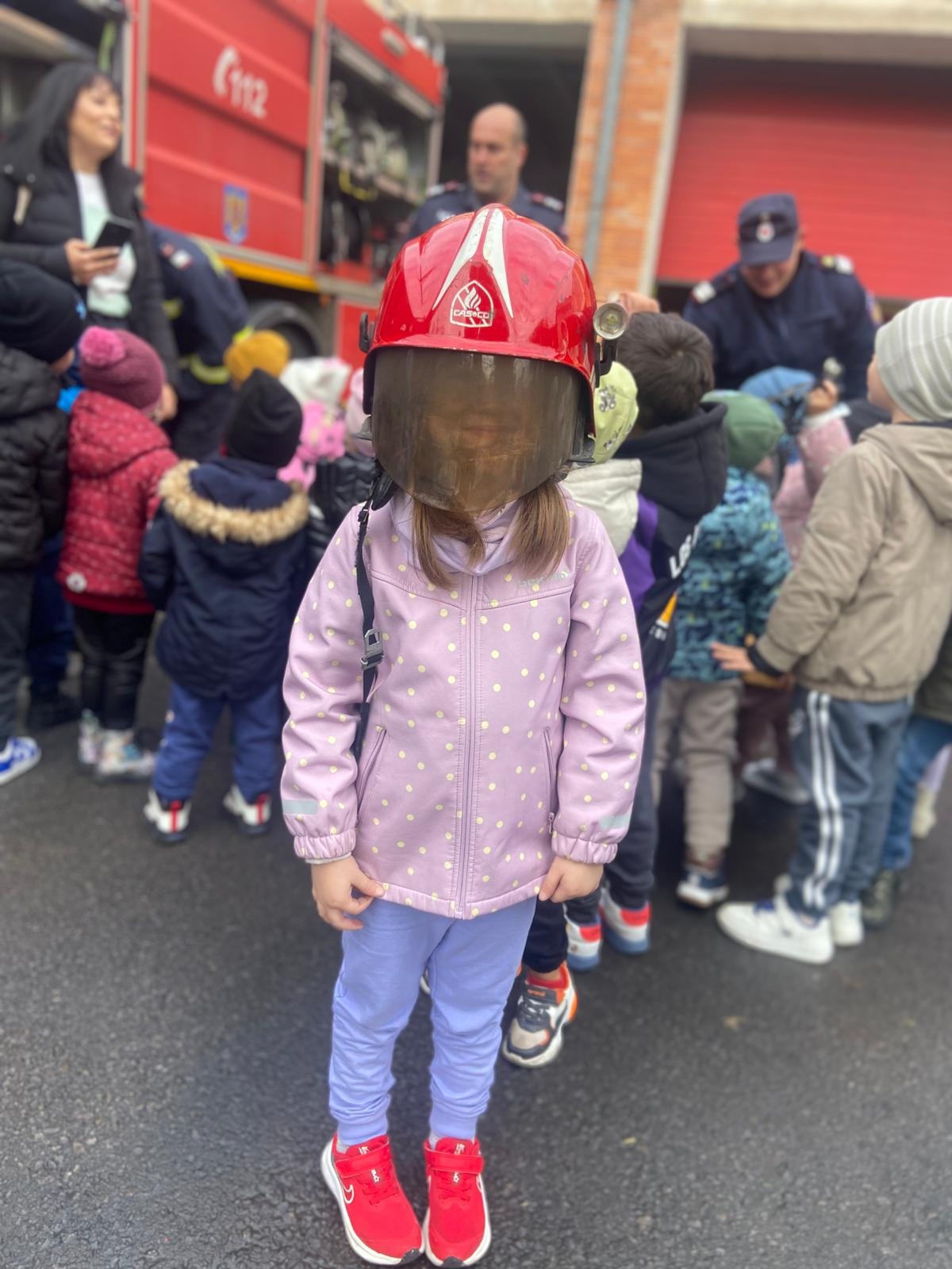 Grădinița „Alexuța”, în vizită la pompierii gălățeni