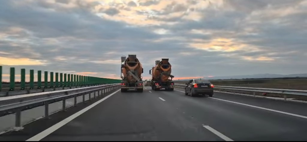 Un gălățean angajat la ”regele asfaltului” făcea ”liniuțe” cu betoniera