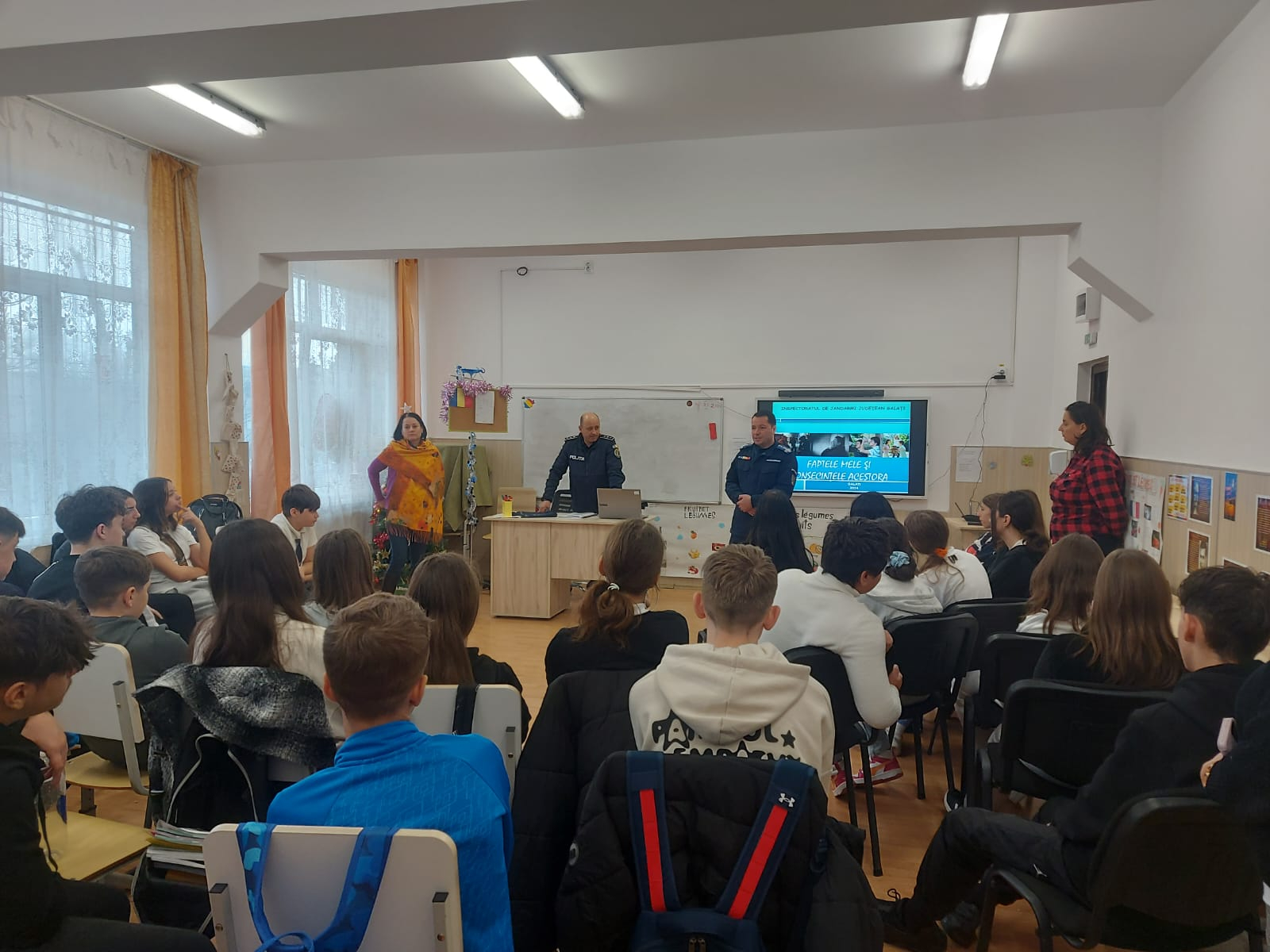 Cum se apără elevii de bullying în viața reală și în mediul online