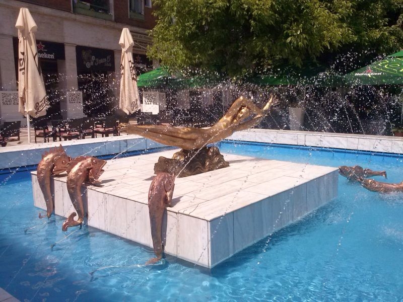 "Femeia pe valuri" de la Romarta străluceşte ca nouă!